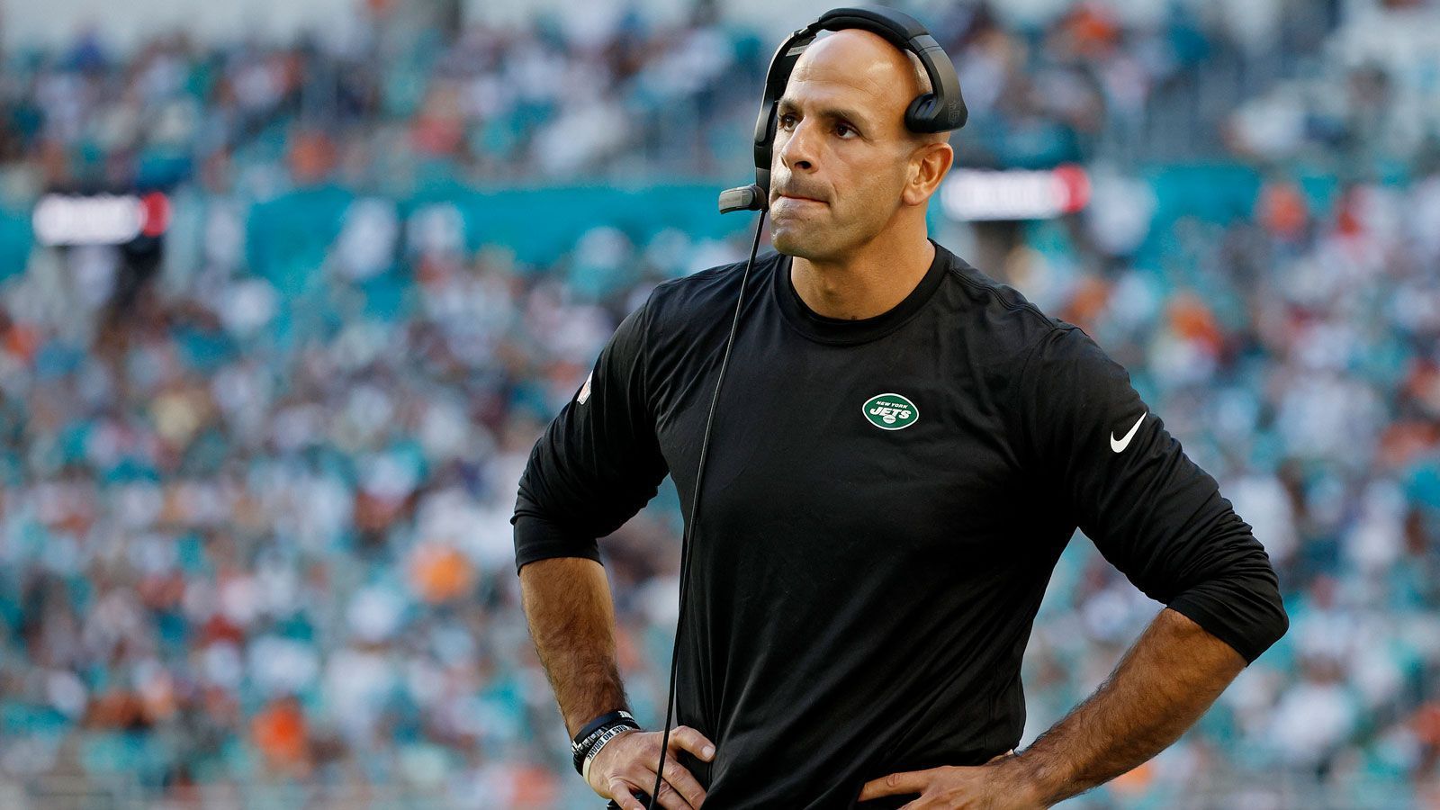 <strong>11. Platz (geteilt): Robert Saleh</strong><br>
                • Team: New York Jets<br>• Im Amt seit: 2021<br>• Regular-Season-Bilanz: 18-33<br>• Vorherige Stationen: 49ers-DC (2017-2020)