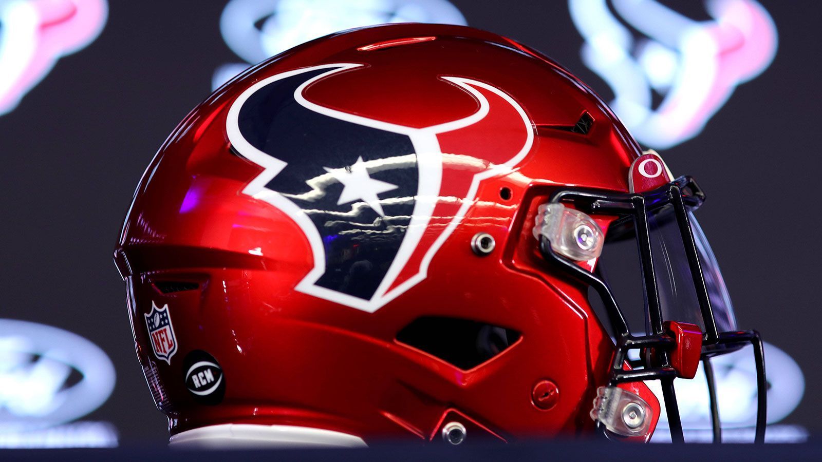 
                <strong>30. (geteilt) Houston Texans – unklar </strong><br>
                Starter wird voraussichtlich ein Rookie.
              