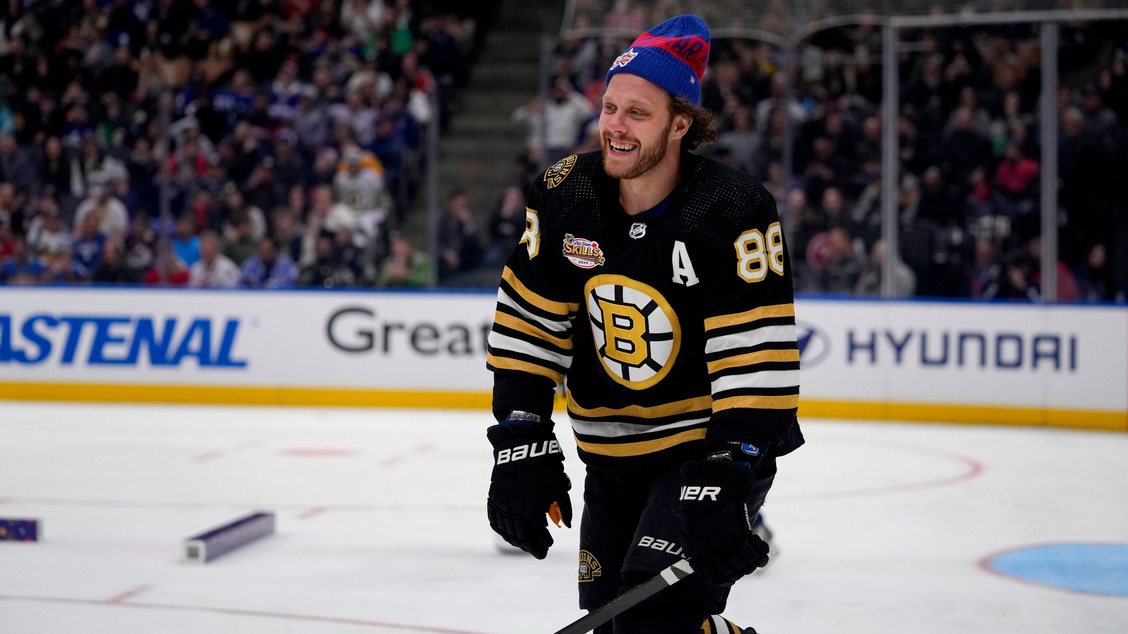 <strong>Platz 6: David Pastrnak (Boston Bruins)</strong><br>• Jahresgehalt: 11,25 Millionen US-Dollar<br>• Dauer: 8 Jahre<br>• Gesamt: 90 Millionen US-Dollar<br>• Signing Bonus: 26,5 Millionen US-Dollar