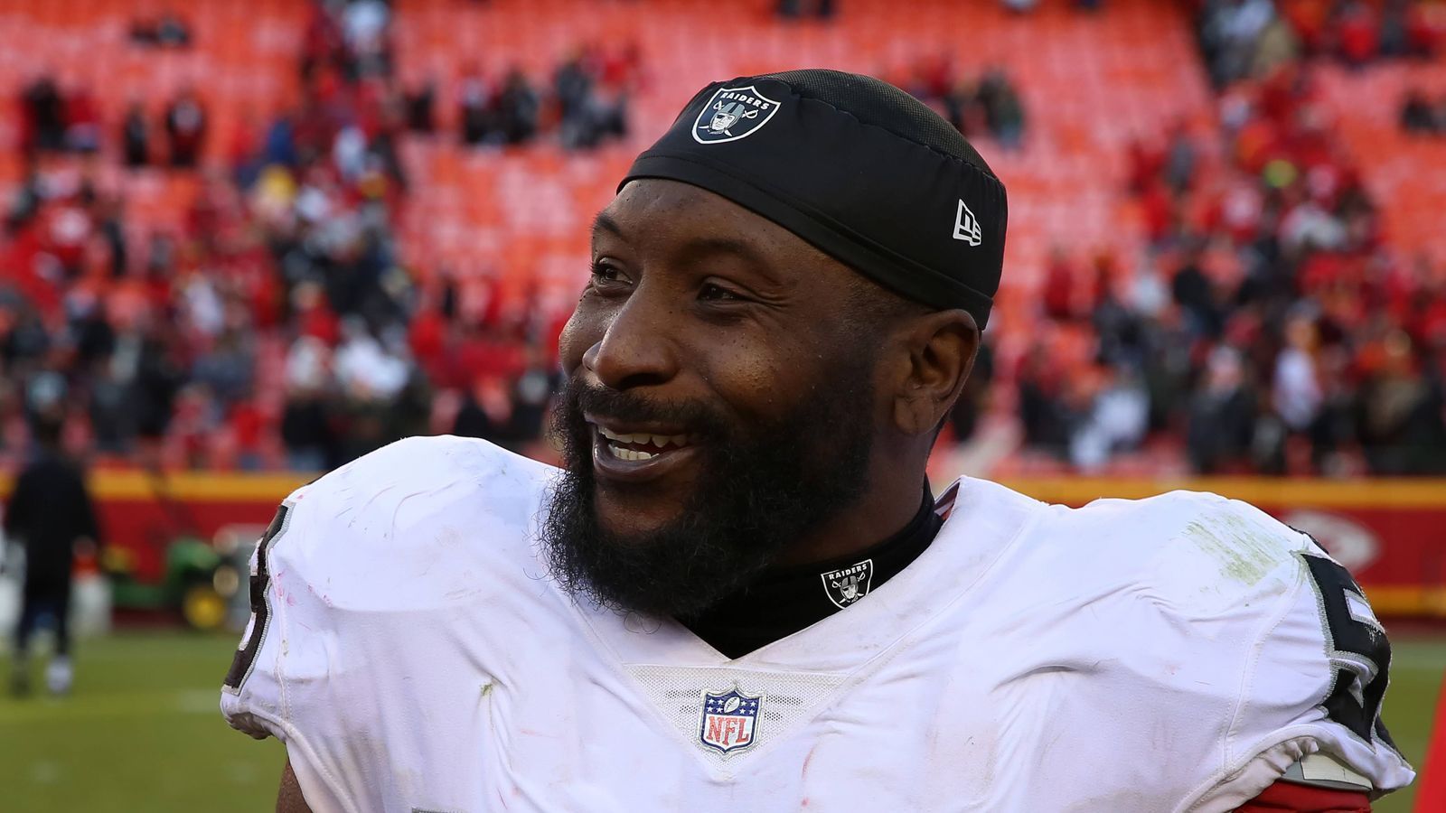 
                <strong>NaVorro Bowman (Rücktritt mit 31 Jahren)</strong><br>
                NaVorro Bowman macht Schluss. Mit 31 Jahren gab der ehemalige Linebacker sein Karriereende bekannt. Bowman, der vergangene Saison nicht zum Einsatz kam, galt auf seiner Position einst als einer der Besten der NFL. Allerdings warfen den Drittrundenpick der San Franciso 49ers aus dem Jahr 2010 zahlreiche Verletzungen zurück. Zuletzt lief der dreimalige Pro-Bowl-Teilnehmer 2017 für die Oakland Raiders auf.
              