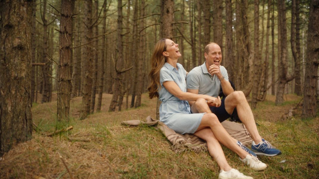 Tolle News aus dem Kensington Palace: In einem Video zeigen sich William und Kate verliebt wie nie - das liegt nicht nur an Kates beendeter Chemotherapie.