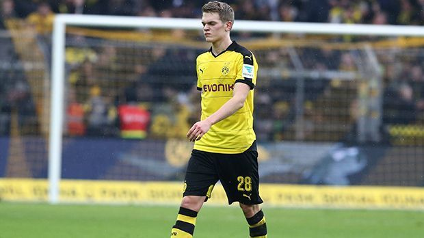 
                <strong>Matthias Ginter (Borussia Dortmund)</strong><br>
                Matthias Ginter (Borussia Dortmund): War in der ersten Hälfte kaum zu sehen und gewann nur 33 Prozent seiner Zweikämpfe. Im zweiten Durchgang etwas bemühter, ohne dabei zwingend zu sein. ran-Note: 4.
              