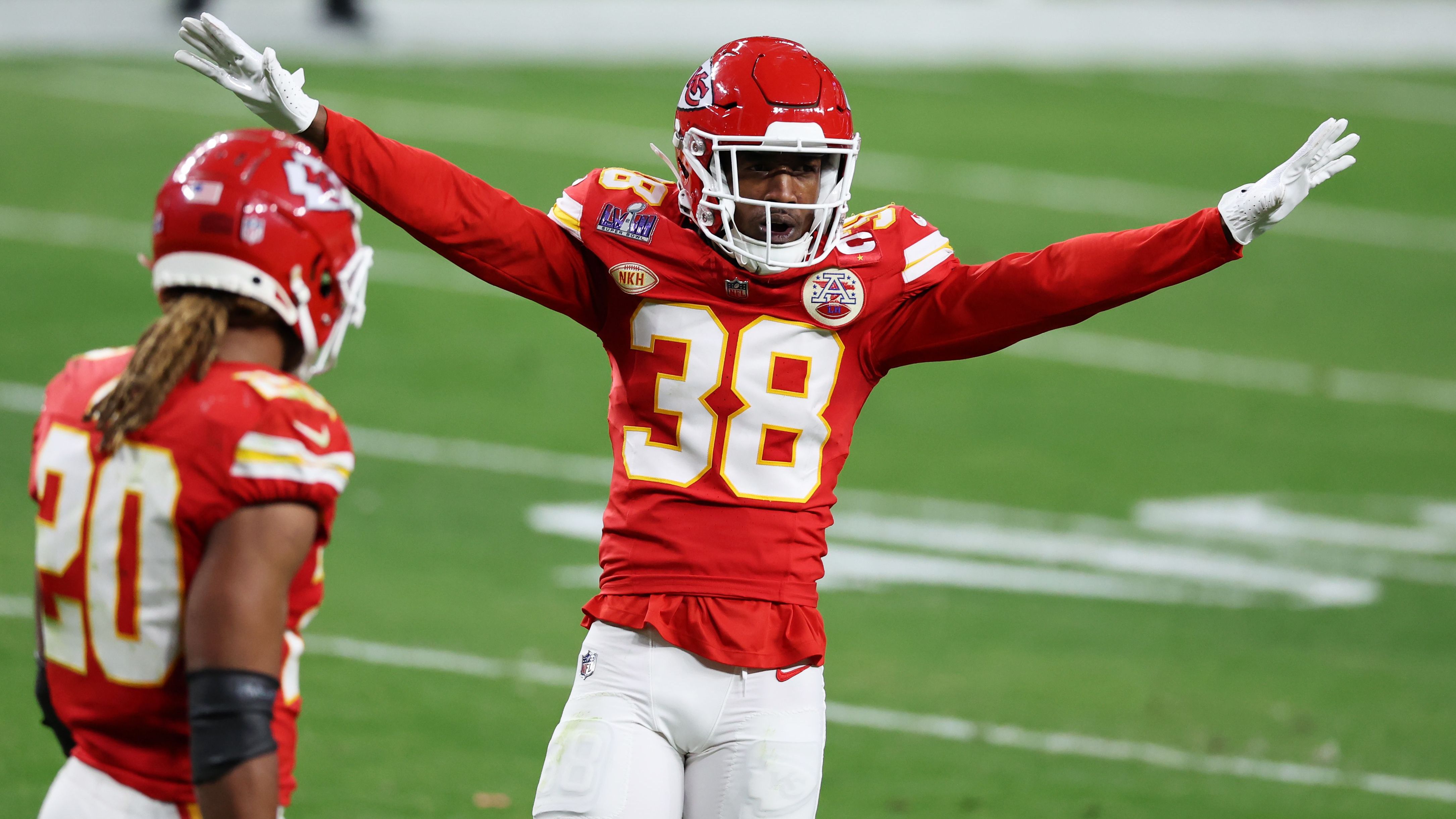 <strong>Forderungen enthüllt: Chiefs-Star will Franchise Tag nicht</strong><br>Das Problem laut "The Athletic": Sneed will einen Kontrakt, der ihn zu einem der bestbezahlten NFL-Spieler auf seiner Position machen würde. Bei der Suche nach Trade-Partnern durchaus abschreckend. So sollen laut "Sports Illustrated" die Titans und die Colts Interesse signalisiert haben, dann aufgrund der Forderungen des Spielers aber wieder abgerückt sein.