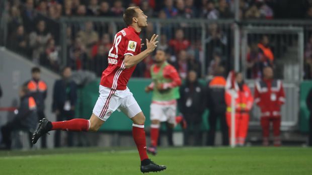 
                <strong>Die Krankenakte Badstuber - abgeschlossen?</strong><br>
                Er ist wieder da: Holger Badstuber feiert im DFB-Pokal-Spiel gegen den FC Augsburg am 26. Oktober seine Rückkehr auf den Fußballplatz. Mit Comebacks kennt sich Badstuber aus - es ist nicht das erste seiner Karriere. Der Abwehrmann wurde bereits von mehreren schweren Verletzungen außer Gefecht gesetzt. ran.de gibt euch einen Überblick über Badstubers Horror-Bilanz.
              