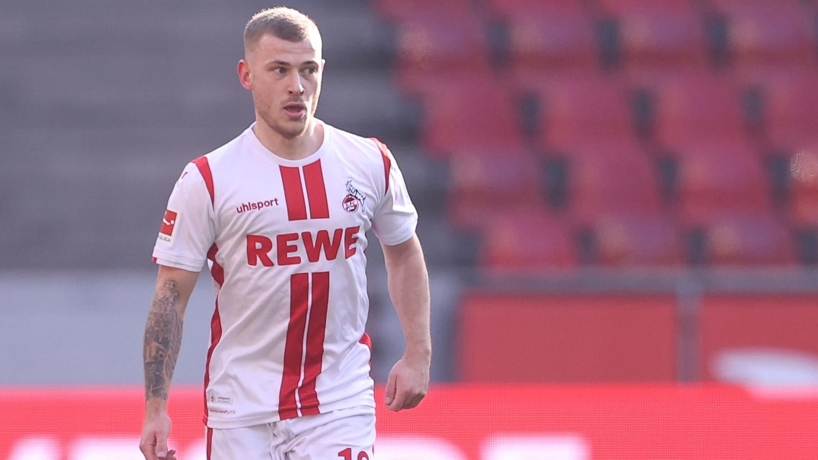 
                <strong>Max Meyer (Fenerbahce Istanbul)</strong><br>
                Das einstige Schalke-Juwel Max Meyer hat eine neue Herausforderung gefunden. Der 25-Jährige, der zuletzt in der Bundesliga für den 1. FC Köln aktiv war, unterschrieb bis 2023 beim türkischen Topklub Fenerbahce Istanbul. Für den gebürtigen Oberhausener ist Fenerbahce die zweite Auslandsstation nach Crystal Palace, wo sich der viermalige Nationalspieler sich aber nie wirklich durchsetzen konnte und sein Kontrakt vorzeitig aufgelöst wurde. Nach der Zwischenstation Köln startet der Mittelfeldmann nun einen sportlichen Neuanfang am Bosporus. Neben Meyer schnappte sich Fenerbahce auch noch...
              