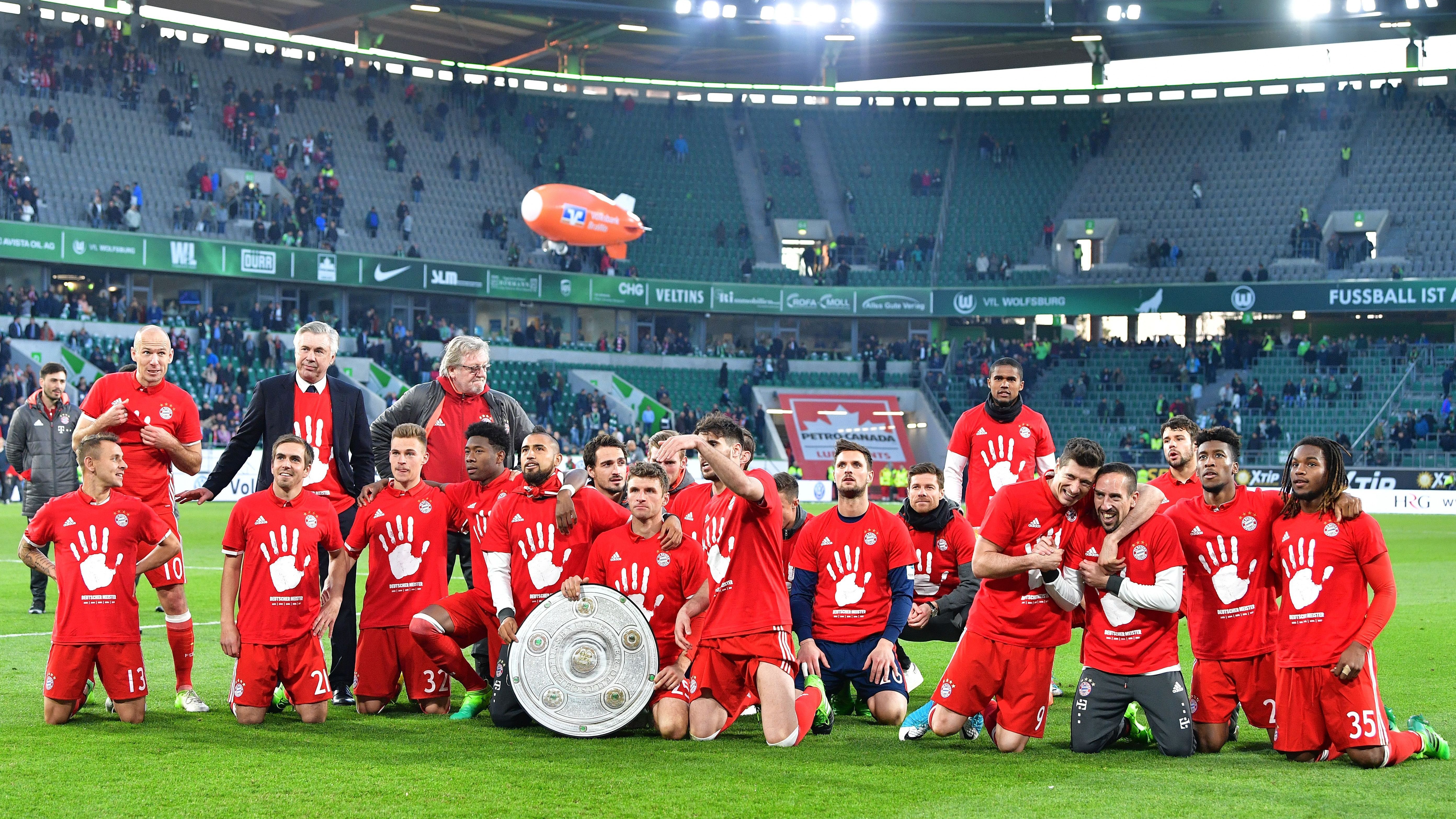 <strong>8. FC Bayern 2016/17 - 31. Spieltag</strong><br>Im ersten Jahr unter Trainer Carlo Ancelotti sichert sich der FC Bayern drei Spieltage vor dem Saisonfinale durch ein furioses 6:0 in Wolfsburg den Titel. Der Kantersieg reicht aber nur, weil sich RB Leipzig - in jener Saison Aufsteiger - durch ein 0:0 gegen Ingolstadt auch rechnerisch aus dem Titelrennen verabschiedet.