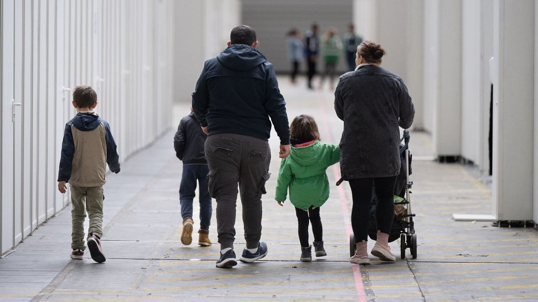 Die schwarz-rote Bundesregierung will Verschärfungen beim Familiennachzug von Flüchtlingen und bei der Einbürgerung auf den Weg bringen