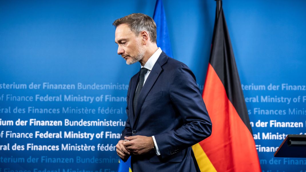 Christian Lindner (FDP), Bundesminister der Finanzen, gibt ein Pressestatement zu den Auswirkungen des Urteils des Bundesverfassungsgerichts zur Verwendung von Haushaltsmitteln. 