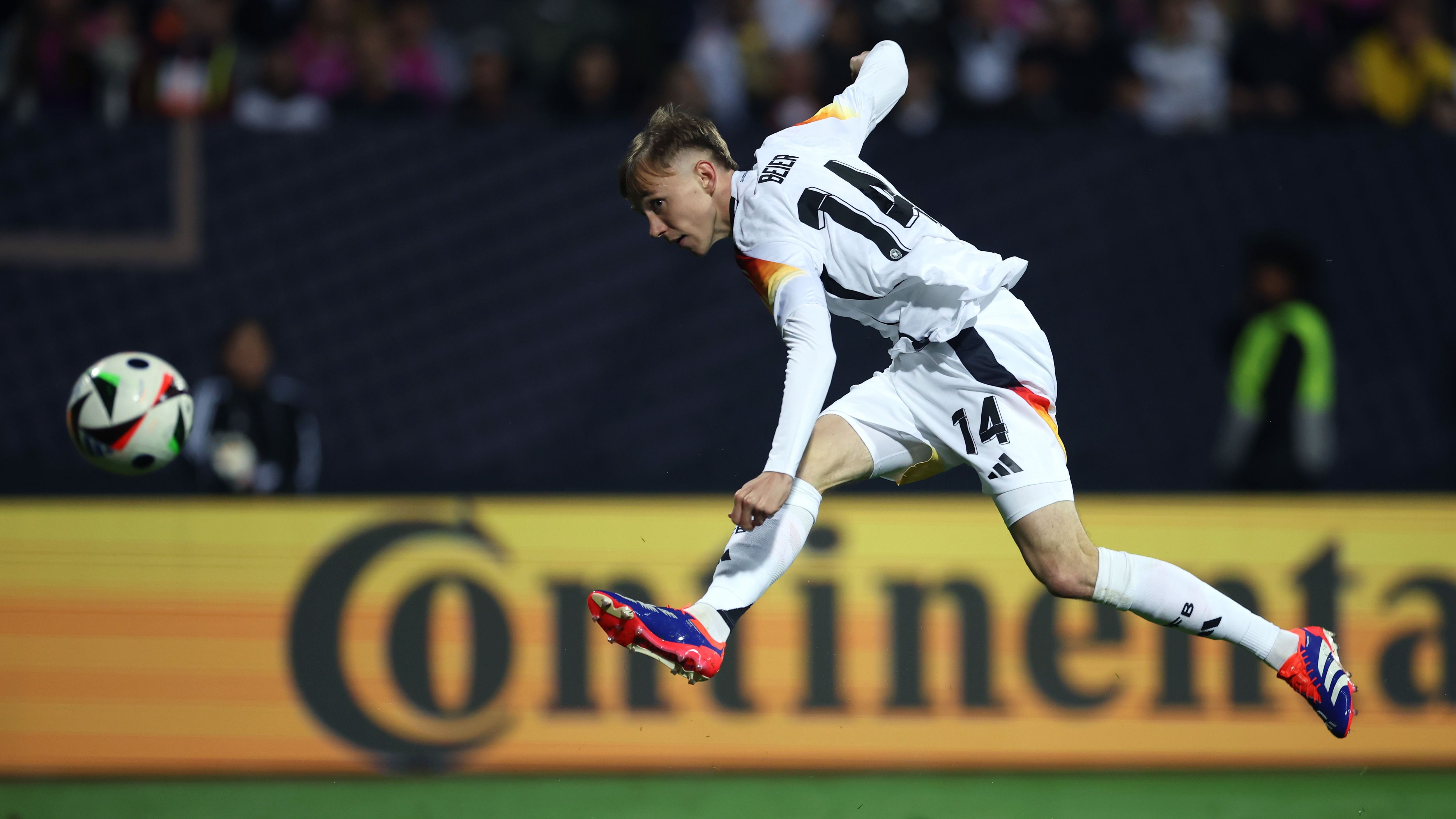 <strong>Maximilian Beier (Deutschland)</strong><br>Im Kader von Julian Nagelsmann gibt es wenig Überraschungen. Eine kleine ist jedoch Maximilian Beier. Der Stürmer der TSG 1899 Hoffenheim hat mit 16 Saisontoren eine herausragende Saison gespielt. Beim Testspiel gegen die Ukraine scheiterte er zwei Mal knapp an seinem ersten DFB-Tor. Beier deutete an, dass er eine unbekümmerte Geheimwaffe sein könnte.