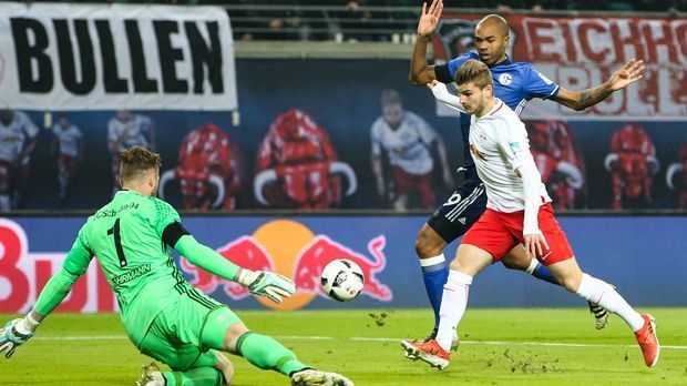 
                <strong>FC Schalke 04 – RB Leipzig</strong><br>
                FC Schalke 04 – RB Leipzig (Sonntag, ab 17 Uhr im Liveticker): Bereits vor dem Anpfiff steht fest: Für Timo Werner wird es nach seiner Schwalbe aus dem Hinspiel ein Spießrutenlauf. Das waren aber bereits alle schlechten Nachrichten für die Leipziger, die Platz zwei souverän absichern. Schalke hat an dem Europa-League-Aus zu knabbern und wird in der Liga den Abwärtstrend fortsetzen. Mehr als graues Mittelmaß ist für S04 in dieser Saison nicht drin. ran.de-Tipp: 1:3
              