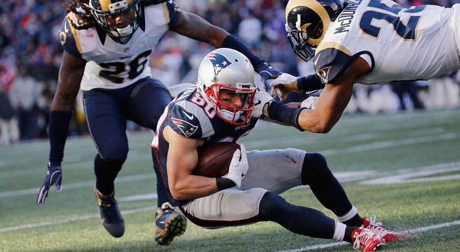 
                <strong>Danny Amendola (Wide Receiver, New England Patriots)</strong><br>
                Nach Rob Gronkowski fehlt Star-Quarterback Tom Brady nun die nächste Anspielstation bei den New England Patriots. Wide Receiver Danny Amendola zog sich im Spiel gegen die L.A. Rams (26:10) eine Knöchelverletzung zu und fällt vorerst aus. Laut NFL-Insider Ian Rapoport soll Amendola bis zu den Playoffs wieder fit sein.
              
