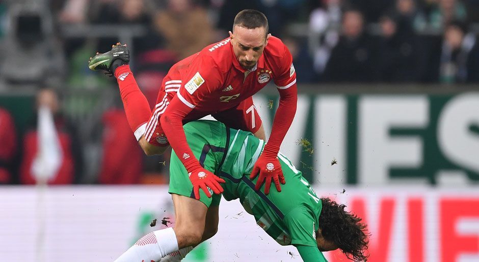 
                <strong>Frank Ribery (FC Bayern München)</strong><br>
                Frank Ribery: Hatte nach fünf Minuten den ersten Abschluss der Bayern. Das war es dann auch erst einmal. Wachte nach 30 Minuten auf, als er den Robben-Treffer fein vorbereitete und fortan für mehr Unruhe sorgte. Rieb sich gegen Bauer immer mehr auf und ging ungemein viele Wege. Nach knapp 80 Minuten war Schluss. ran-Note: 3
              