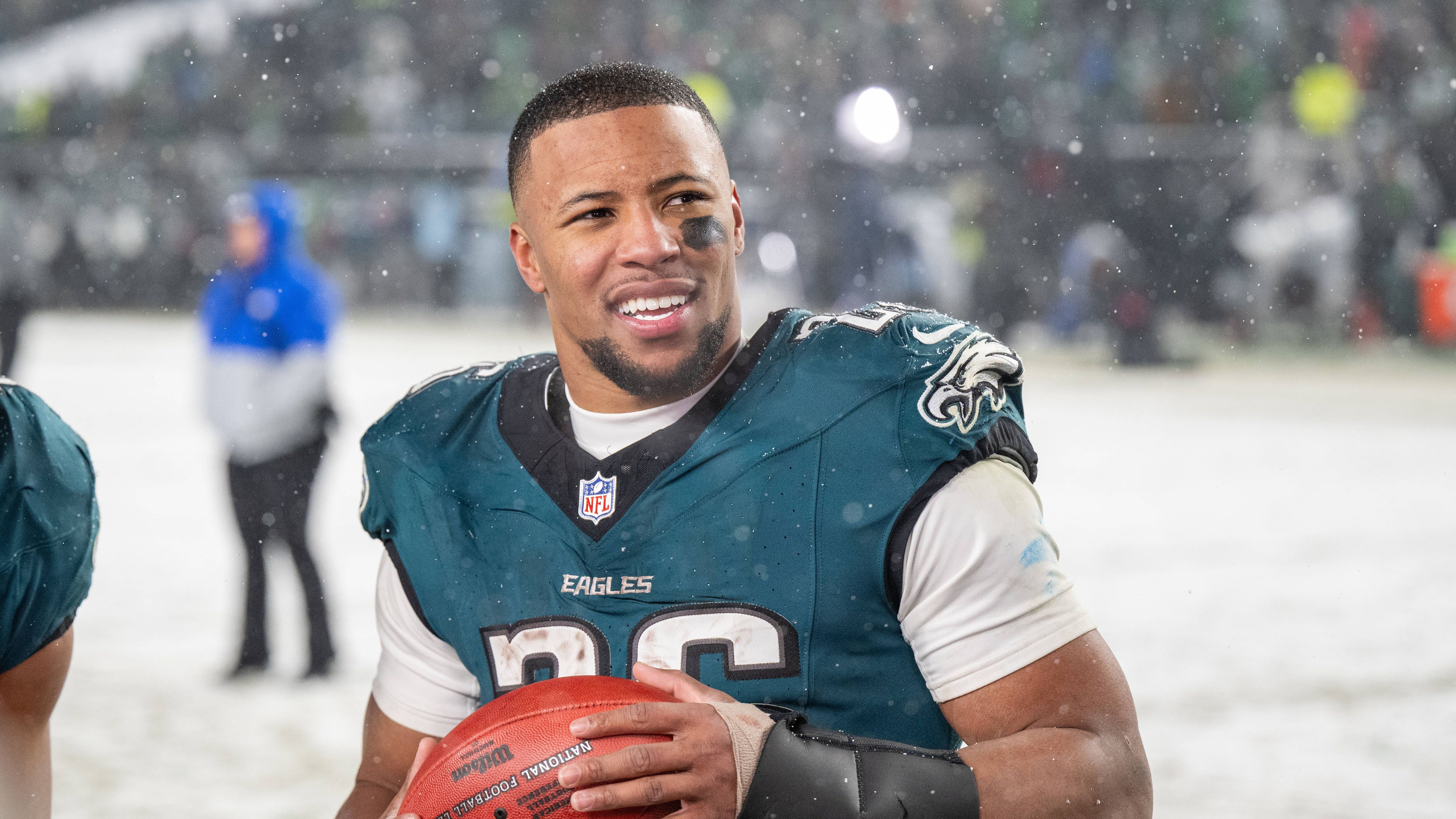 <strong>Divisional Round: Saquon Barkley (Philadelphia Eagles)</strong><br>Der Running Back erlief in dem Spiel bereits den sechsten Touchdown dieser Saison über mindestens 60 Yards - ein neuer Rekord. In der regulären Saison und den Playoffs kommt er zusammengerechnet auf 2218 Yards.