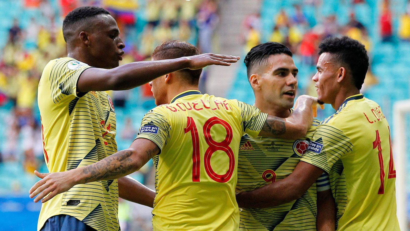 
                <strong>Platz 3: Kolumbien</strong><br>
                Die Kolumbianer spielen bislang eine starke Copa und stehen mit neun Punkten vor den K.O.-Spielen mit der besten Punkteausbeute da. Dem Auftaktsieg über Argentinien (2:0) folgten zwei knappe aber hochverdiente 1:0-Siege gegen Katar und Paraguay. Im Viertelfinale gegen Chile werden sich James und Co. schon deutlich mehr strecken müssen, um die La Roja zu bezwingen.ran-Fazit: Die Kolumbianer haben gezeigt, dass mit ihnen zu rechnen ist, sie müssen dies aber auch im K.O.-Modus abrufen. 
              