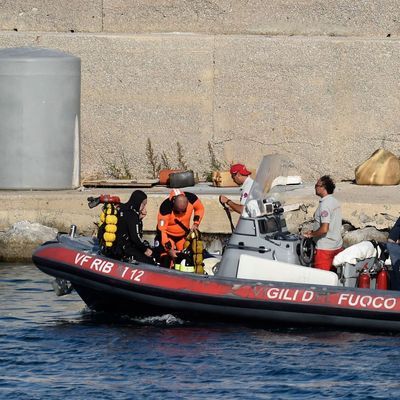 Gesunkene Jacht vor Sizilien: Suche nach Vermissten läuft