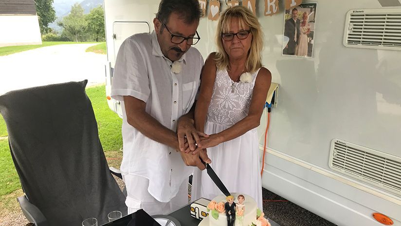 Gerhard und Uschi feiern am Campingplatz Seeblick ihren ersten Hochzeitstag