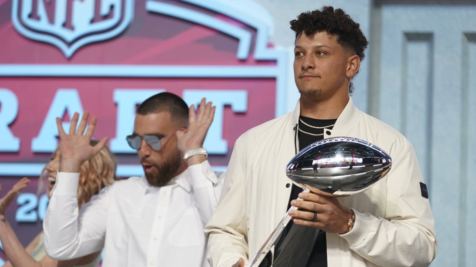 <strong>Platz 7</strong><br>
                Patrick Mahomes (Quarterback, Kansas City Chiefs, +2.200)
