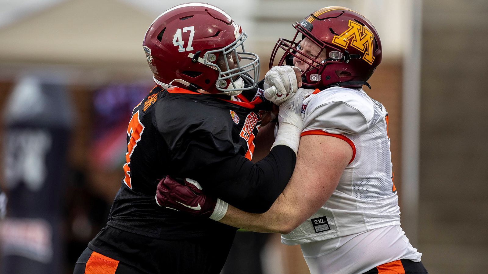 
                <strong>26. Pick: New York Giants - John Michael Schmitz, Center</strong><br>
                Über die letzten drei Spielzeiten ließ John Michael Schmitz lediglich zwei Sacks und sammelte eine Menge Spielerfahrung. Der 24-Jährige überzeugt mit seinem Antritt, seiner Intelligenz und Technik. Bei den Giants könnte er eine wacklige Offensive Line stabilisieren. 
              