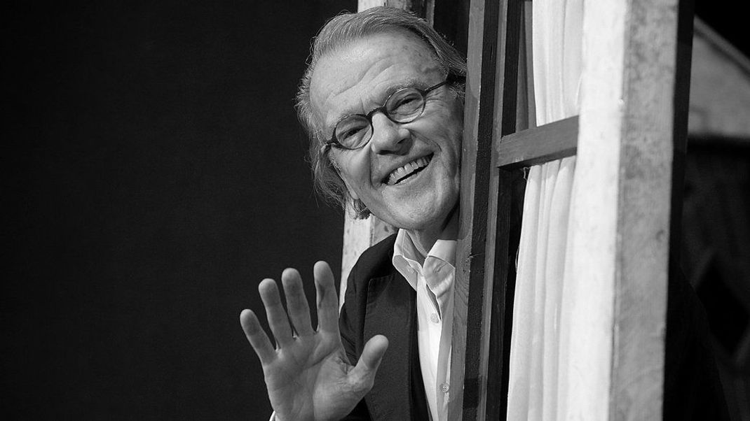 TV-Legende Wichart von Roëll starb im Alter von 86 Jahren nach einem erfüllten Leben, das von seiner Rolle als "Klimbim"-Opa bis zur ARD-Serie "Lindenstraße" reichte.