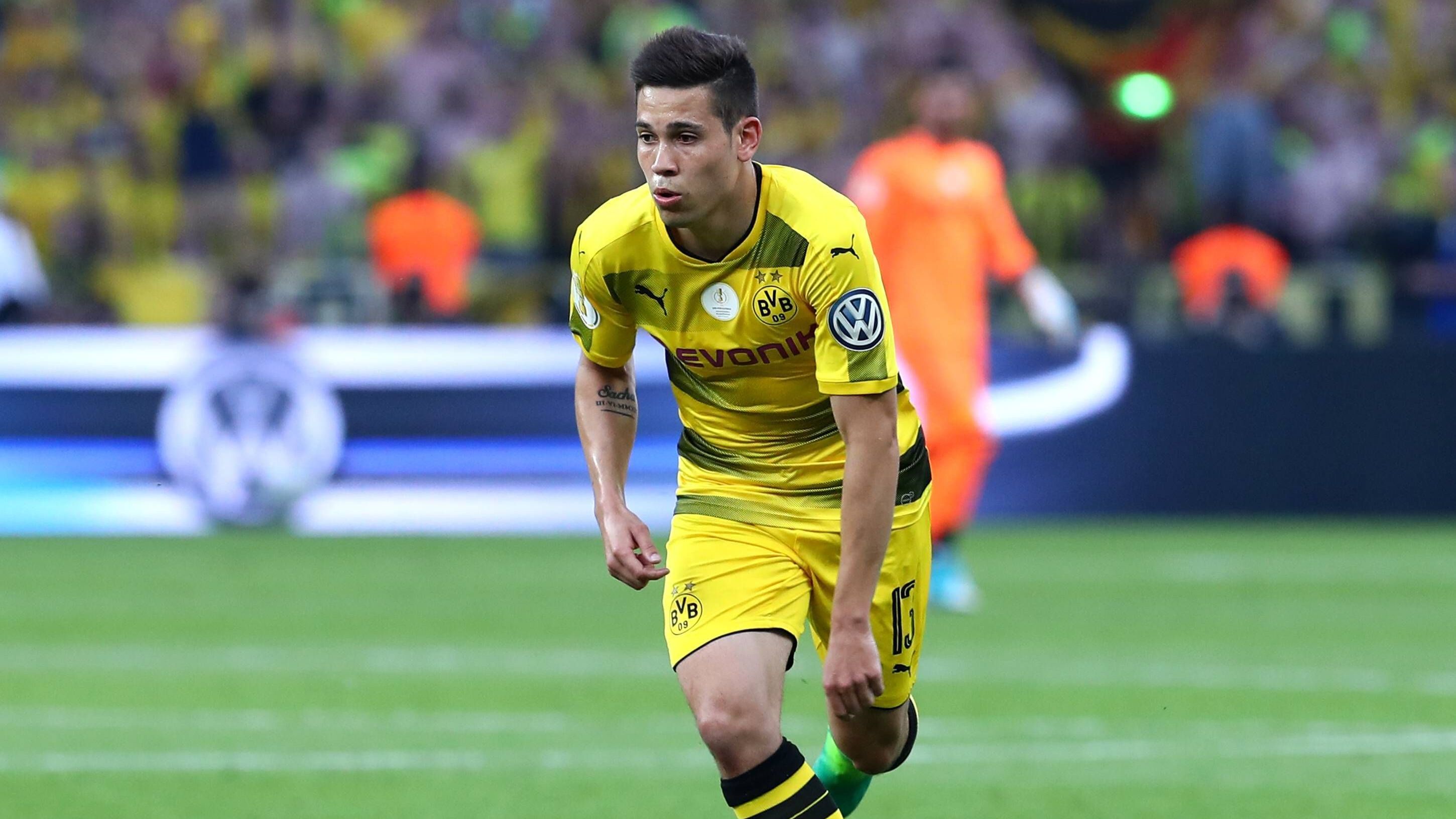 <strong>Raphael Guerreiro (Borussia Dortmund)</strong><br>Bundesliga-Debüt: 27. August 2016 (22 Jahre)<br>Guerreiro hatte schon in der Ligue 1 beim FC Lorient Profi-Erfahrung gesammelt und war für zwölf Millionen zum BVB gewechselt. Erst dort aber folgte der große Durchbruch. Während Tuchels Amtszeit (2015-17) wurde Guerreiro zu einem der besten Spieler der Liga. Heute steht er beim FC Bayern unter Vertrag.