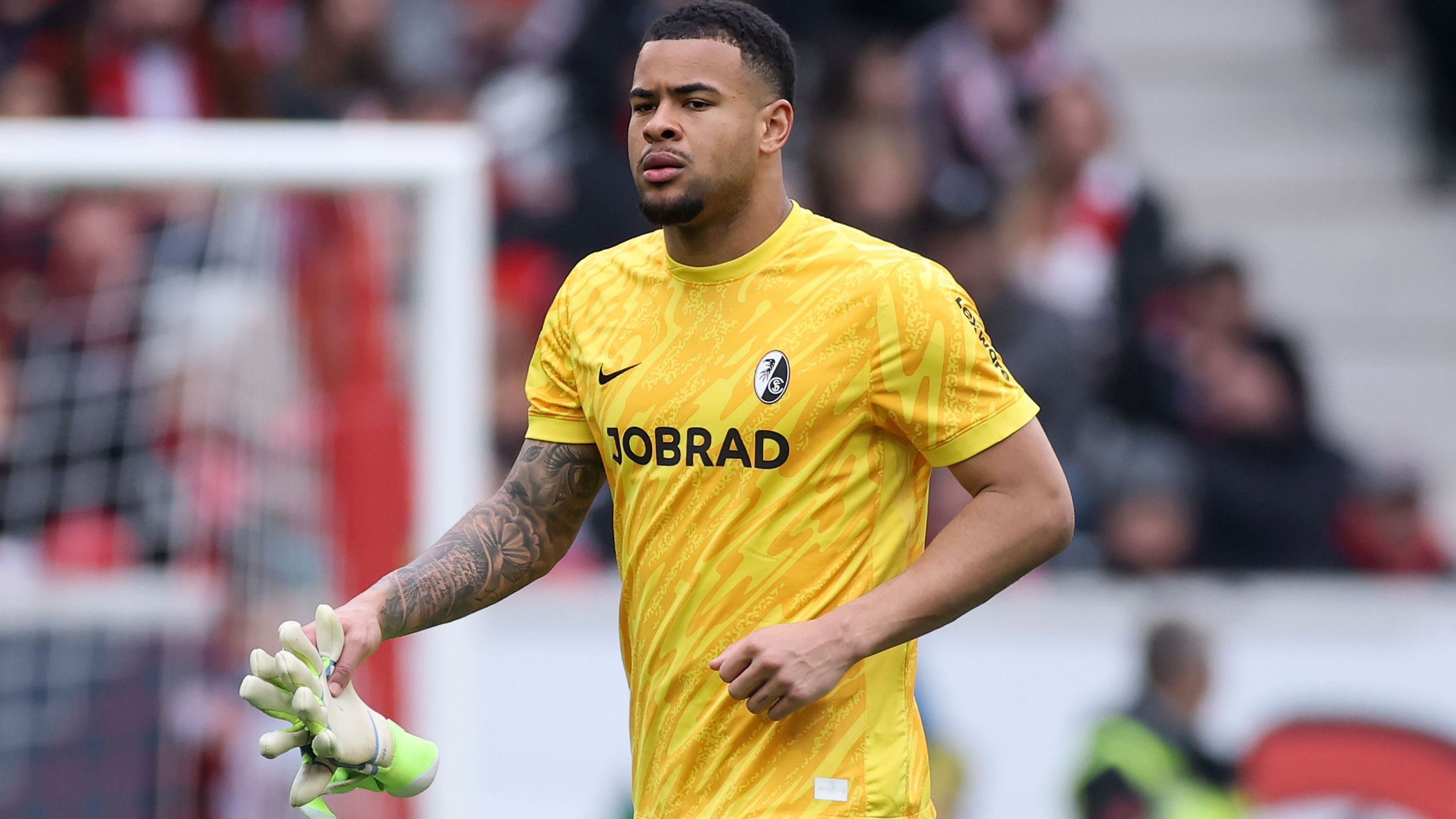 <em><strong>Noah Atubolu (SC Freiburg)</strong><br>Der 23 Jahre alte Keeper des SC Freiburg will sich bei der <a href="https://www.ran.de/sports/fussball/u21-europameisterschaft">U21-EM 2025</a> in der Slowakei <a href="https://www.joyn.de/compilation/ran-fussball-u21?utm_medium=referral&amp;utm_source=www.ran.de&amp;utm_campaign=joynlinkout&amp;utm_content=textlink_general_joyn">(live in Sat. 1 und im Livestream auf ran.de und Joyn)</a>&nbsp;ins Rampenlicht parieren. Doch bereits vorher gibt es Interesse am deutschen Torwart. Laut "Calciomercato" gab es ein Treffen zwischen den Verantwortlichen der AC Mailand und der Breisgauer.&nbsp;</em>