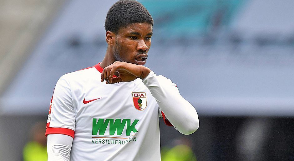 
                <strong>Abwehr: Kevin Danso (FC Augsburg)</strong><br>
                Abwehr: Kevin Danso (FC Augsburg):2014 wechselte Danso vom englischen Drittligisten MK Dons nach Augsburg. Während er in England noch als Stürmer und rechter Mittelfeldspieler eingesetzt wurde, schulte ihn die FCA-Jugend zum Innenverteidiger um. Seine Torgefährlichkeit ist allerdings geblieben. Denn in 15 A-Jugend-Spielen traf er bereits sechs Mal - trotz der neuen Position. Der Österreicher mit ghanaischen Wurzeln ist zudem fester Bestandteil der ÖFB-U19 und durfte auch schon zweimal bei den Augsburg-Profis ran. Bei beiden Einsätzen konnte er überzeugen. 
              