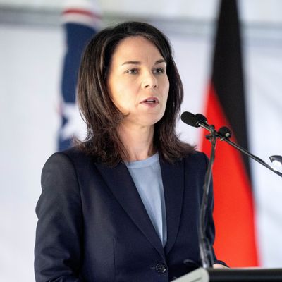 Annalena Baerbock (Bündnis 90/Die Grünen), Außenministerin, kündigt Konsequenzen für russische Hacker an.
