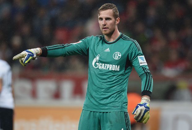 
                <strong>Ralf Fährmann</strong><br>
                Ralf Fährmann stand in 48 Bundesliga-Spielen für die Schalker im Tor. Er riss sich unter anderem das Kreuzband. Die aktuelle Nummer eins der Schalker fällt momentan mit einer Kreuzbandzerrung langfristig aus.
              