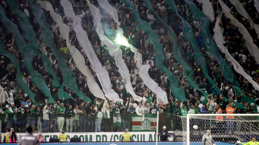 Zwischen Fußball-Fans in Brasilien ist es zu Auseinandersetzungen gekommen.