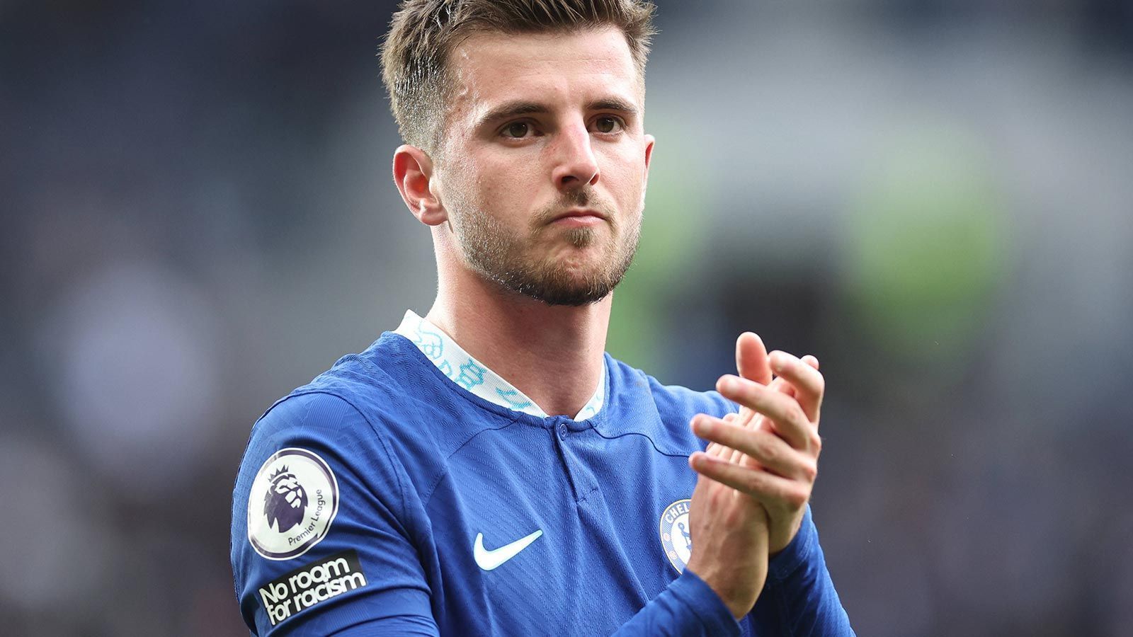 
                <strong>Mason Mount (Vertrag bis 30.06.2024)</strong><br>
                Das Chelsea-Eigengewächs hat in dieser Saison so gut wie jedes Pflichtspiel für die Blues absolviert. Allerdings läuft Mason Mounts Vertrag 2024 aus, eine Verlängerung soll er abgelehnt haben. Vielmehr dürfte er einen Abgang im Sommer 2023 planen - und zwar offenbar zu Manchester United, Liverpool oder dem FC Arsenal. Unter den Streichkandidaten dürfte Mount trotz des Restvertragsdauer von nur einem Jahr die höchste Ablöse einbringen. 
              