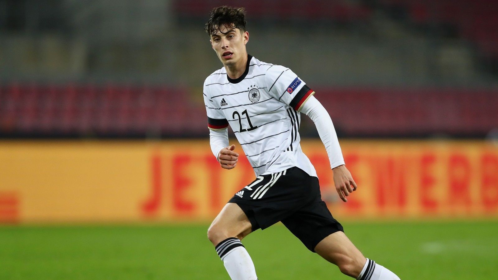 
                <strong>Kai Havertz wird geboren</strong><br>
                Am 11. Juni 1999 erblickt Kai Havertz das Licht der Welt. Der Nationalspieler ist nach seinem Wechsel von Leverkusen zum FC Chelsea nun in der Premier League gefragt.
              