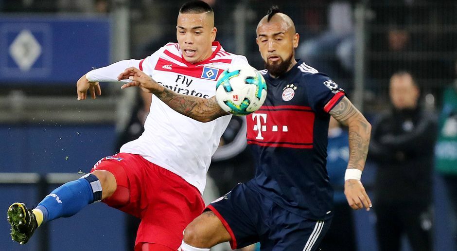 
                <strong>Arturo Vidal (FC Bayern München)</strong><br>
                Der Chilene übernimmt den defensiven Part der beiden Sechser. Ist durch seine Aggressivität auf dem Feld äußerst präsent. Er überzeugt als Anspielstation Nummer eins und Ballverteiler. Nahezu jeder Angriff wird über ihn aufgebaut. Setzt mit einem Distanzschuss den ersten Akzent in Hälfte zwei. ran-Note: 2
              