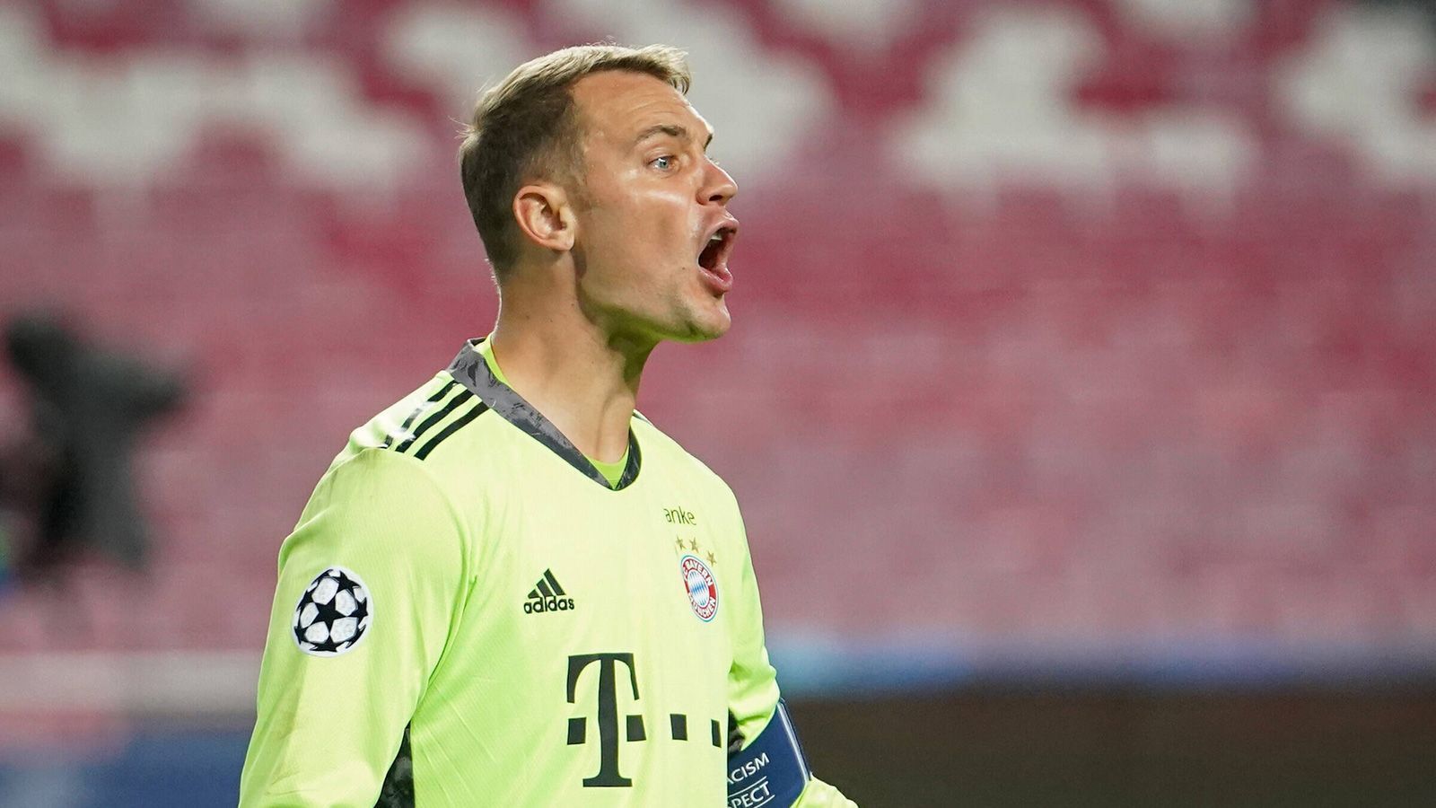 
                <strong>Manuel Neuer</strong><br>
                Strahlt gewohnte Souveränität aus. Bei Alabas Eigentor in der 7. Minute zwar mit der Hand noch dran, aber dennoch chancenlos. Bei Messis Pfostenschuss im Glück. Ansonsten eine solide Leistung, muss nur in der Anfangsphase gegen Suarez eine Weltklasseparade auspacken (9.). Beim 2:4 durch Suarez chancenlos. Unterstreicht trotzdem im direkten Torwart-Duell mit ter Stegen seine Vormachtstellung in Deutschland. ran-Note: 3
              