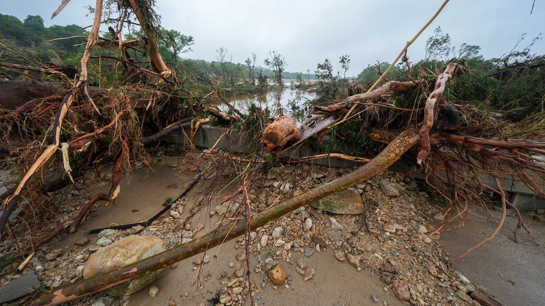 Texas im Ausnahmezustand: Eine Flut riss Menschen mit i den Tod.