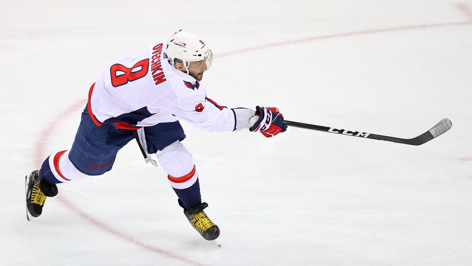 
                <strong>Metropolitan Division mit Team Captain Alex Ovechkin</strong><br>
                &#x2022; Offensive: Sebastian Aho (Carolina Hurricanes), Claude Giroux (Piladelphia Flyers), Jack Hughes (New Jersey Devils), Chris Kreider (New York Rangers), Alex Ovechkin (Washington Capitals), Jake Guentzel (Pittsburgh Penguins) -<br>&#x2022; Defensive: Adam Fox (New York Rangers), Adam Pelech (New York Islanders), Zach Werenski (Columbus Blue Jackets) -<br>&#x2022; Torhüter: Frederik Andersen (Carolina Hurricanes), Tristan Jarry (Pittsburgh Penguins) -<br>&#x2022; Coach: Rod Brind'Amour (Carolina Hurricanes) -<br>
              