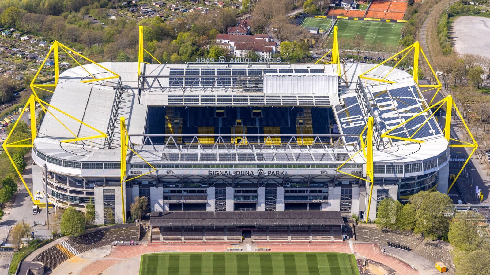 
                <strong>Signal Iduna Park (Borussia Dortmund)</strong><br>
                der beste Name laut ChatGPT: "Gelbe Wand-Arena"
              