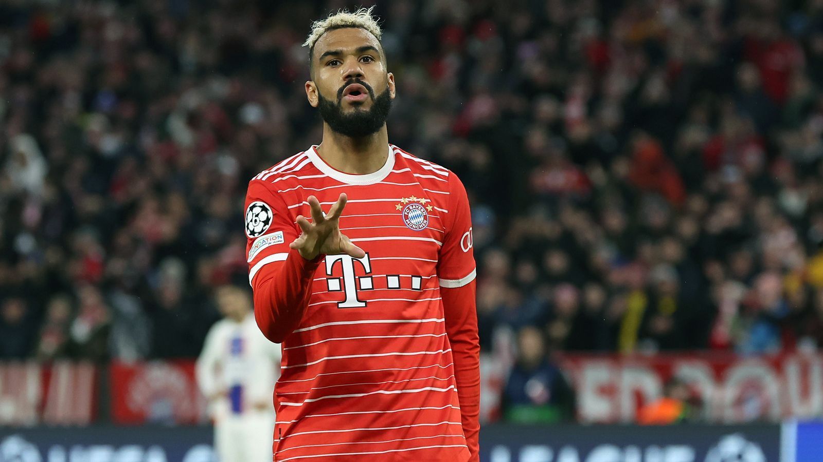 
                <strong>Eric Maxim Choupo-Moting</strong><br>
                Ein logischer Nutznießer der Tuchel-Verpflichtung könnte ein Spieler sein, der auch schon zuletzt einen Stammplatz bei den Bayern inne hatte: Eric Maxim Choupo-Moting. Nach dem 1. FSV Mainz 05 und Paris St. Germain arbeitet der Stürmer nun schon zum dritten Mal in seiner Karriere mit Tuchel zusammen. Der 49 Jahre alte Coach war es auch, der den Deutsch-Kameruner einst in die französische Hauptstadt holte, wo er die Backup-Rolle hinter Edinson Cavani und Kylian Mbappe ausfüllte, wie bis vor der laufenden Saison in München hinter Robert Lewandowski. Mittlerweile ist Choupo-Moting beim FCB Mittelstürmer Nummer 1 und mit zehn Bundesliga-Treffern auch zweiterfolgreichster Torjäger im Münchner Kader. 
              