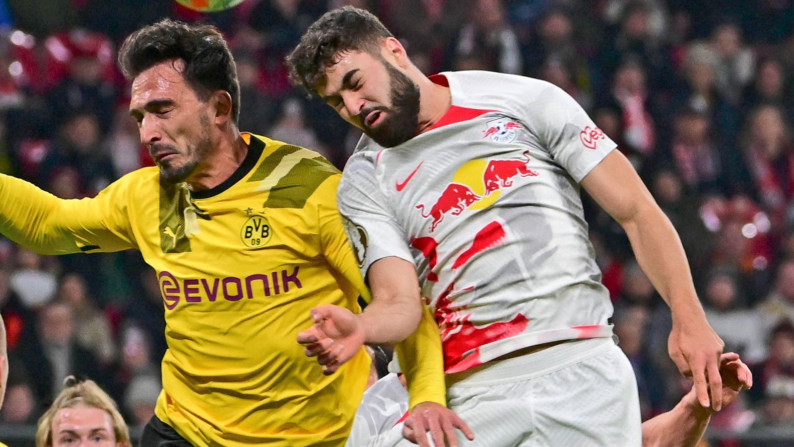 
                <strong>Josko Gvardiol</strong><br>
                Defensiv hat der Innenverteidiger alles im Griff, nach einer halben Stunde zielt er per Kopf knapp am Winkel des BVB-Tores vorbei. Zehn Minuten vor Schluss bremst er den durchgebrochenen Ryerson mit einer perfekt getimten Grätsche. Stark! ran-Note: 2
              