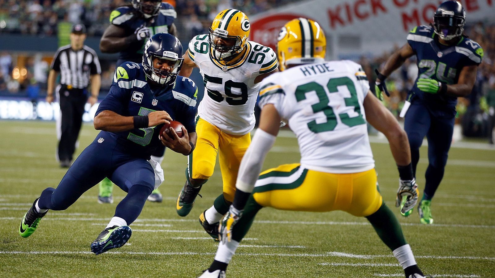 
                <strong>2014 im CenturyLink Field: Green Bay Packers @ Seattle Seahawks 16:36</strong><br>
                Beim Auftakt der Saison 2014 war es eine klare Sache zwischen den Seahawks und den Packers. Mit 36:16 wurde das Team um Aaron Rodger nach Hause geschickt, Mann des Spiels war Marshawn Lynch mit 110 Rushing Yards und zwei Touchdowns.
              