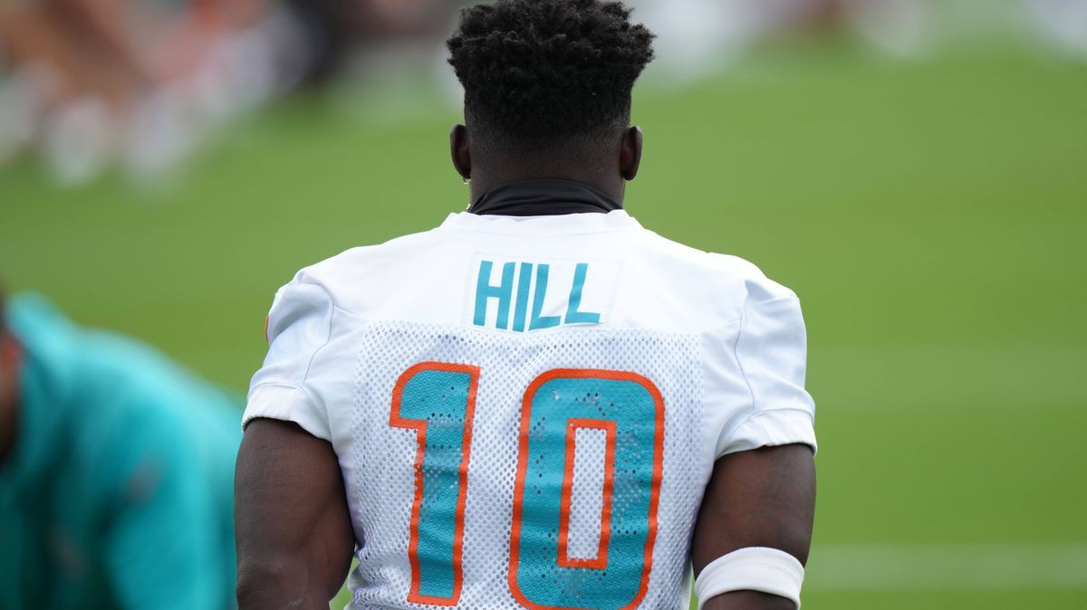 MIAMI GARDENS, FL - AUGUST 01: Miami Dolphins wide receiver Tyreek Hill (10) stretches during Dolphins Training Camp on Thursday, August 1, 2024 at Baptist Health Training Complex in Miami Gardens,...