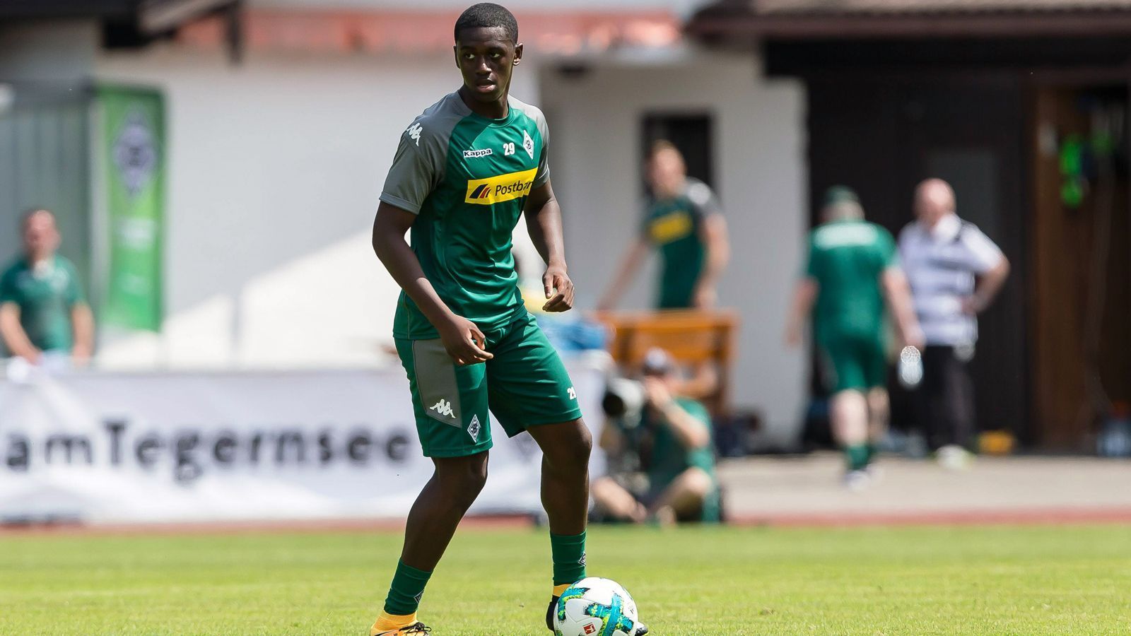 
                <strong>Mamadou Doucoure (Borussia Mönchengladbach)</strong><br>
                Position: InnenverteidigerAlter: 20 JahreNationalität: Frankreich/Senegal
              