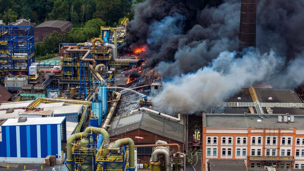 Brand in Duisburger Chemiewerk