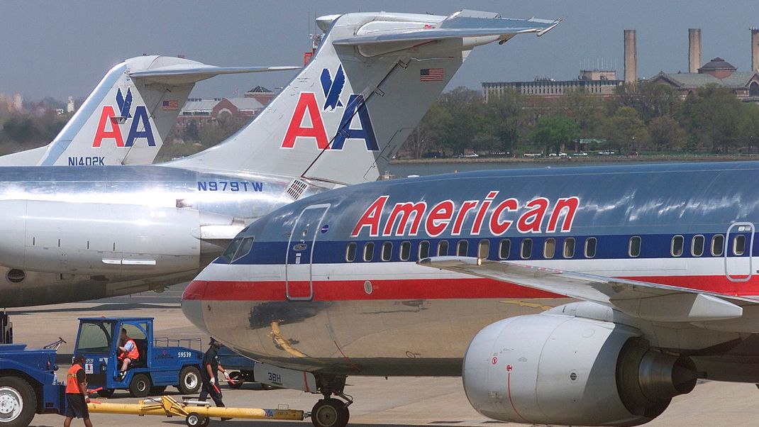 Eine US-Familie geht davon aus, dass während eines Flugs von American Airlines versucht wurde, die 14-jährige Tochter beim Toilettengang zu filmen. 