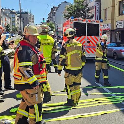 Rettungskräfte nach einer Explosion in Solingen