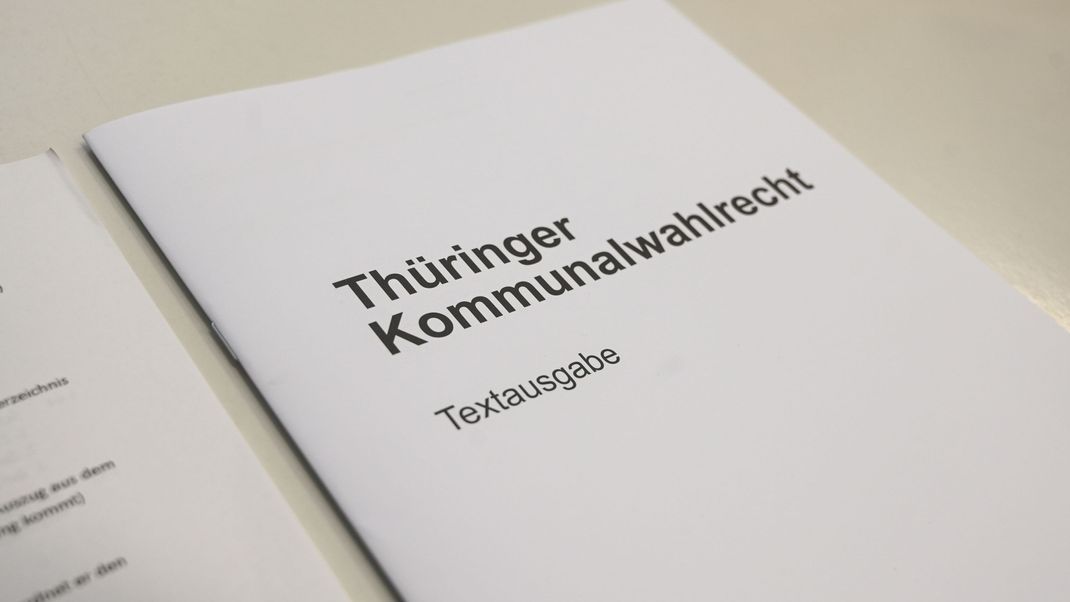 Zur Kommunalwahl in Thüringen werden unter anderem Bürgermeister, Landräte, Stadträte und Gemeinderäte neu gewählt.
