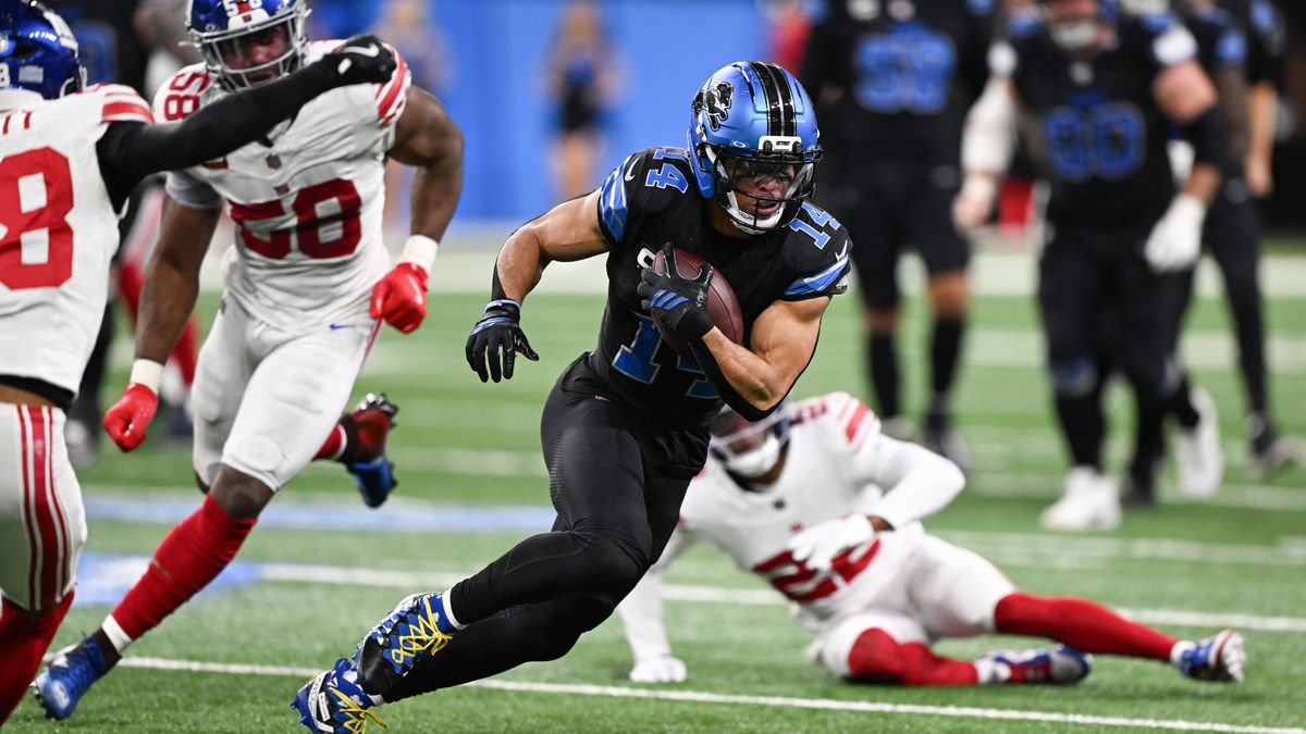 NFL, American Football Herren, USA New York Giants at Detroit Lions Nov 23, 2025 Detroit, Michigan, USA Detroit Lions wide receiver Amon-Ra St. Brown 14 runs with the ball 