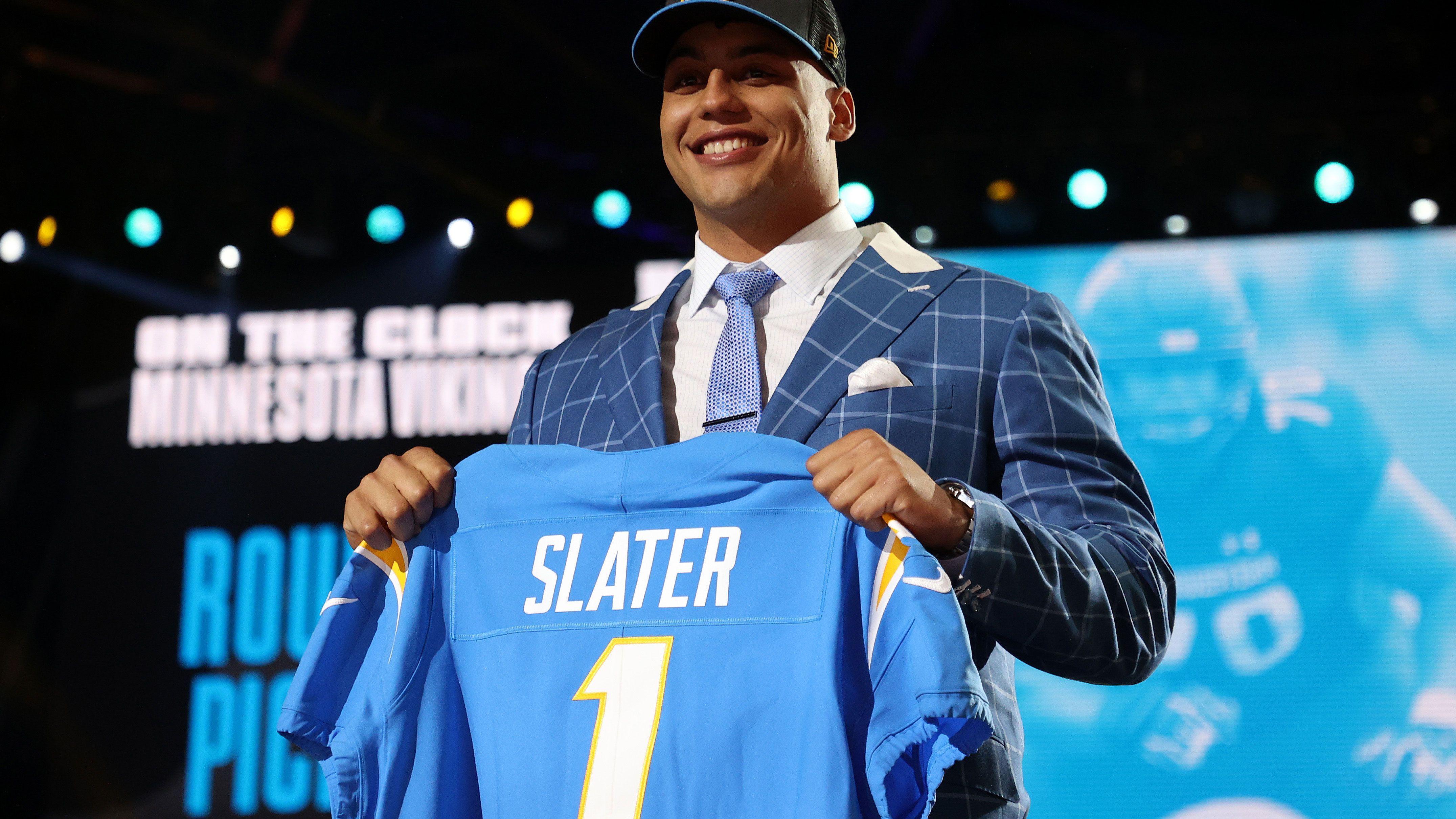 
                <strong>13. Pick - Rashawn Slater (Left Tackle, Los Angeles Chargers)</strong><br>
                &#x2022; <strong>Vertrag unterschrieben: ja</strong> -<br>&#x2022; Signing Bonus: 9.445.823 US-Dollar -<br>&#x2022; Gesamtgehalt: 16.631.756 US-Dollar -<br>
              