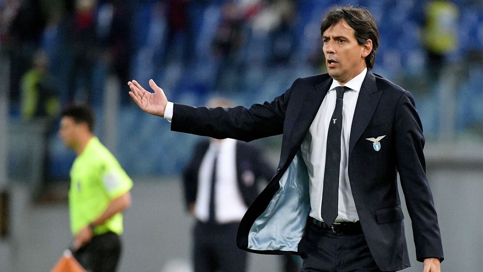 
                <strong>Simone Inzaghi</strong><br>
                Neben Conte, Pocchettino und Co. werden wohl auch Simone Inzaghi gute Chancen auf den Cheftrainerposten bei den Turinern eingeräumt. Juves Sportdirektor Fabio Paratici soll sich laut Journalist Gianluca Di Marzio von "Sky Sport Italia" bereits in der vergangenen Woche mit Inzaghi zu Verhandlungen getroffen haben. Der 43-Jährige ist seit 2016 Trainer von Lazio Rom, hat mit den Laziali gerade erst den Pokal gewonnen und besitzt in der Ewigen Stadt noch einen Vertrag bis 2020.
              