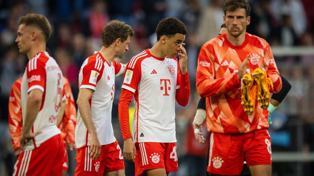 
                <strong>FC Bayern München: Die Chronologie einer turbulenten Saison</strong><br>
                Die Stürmer-Lücke nach Robert Lewandowskis Abgang. Manuel Neuers Ski-Unfall. Das Aus von Julian Nagelsmann. Chaos auf der Führungsebene. Der FC Bayern München hat eine turbulente Saison hinter sich, die beinahe ohne Titel zu Ende gegangen wäre. ran schaut noch einmal auf die Chronologie der abgelaufenen Münchner Saison.
              