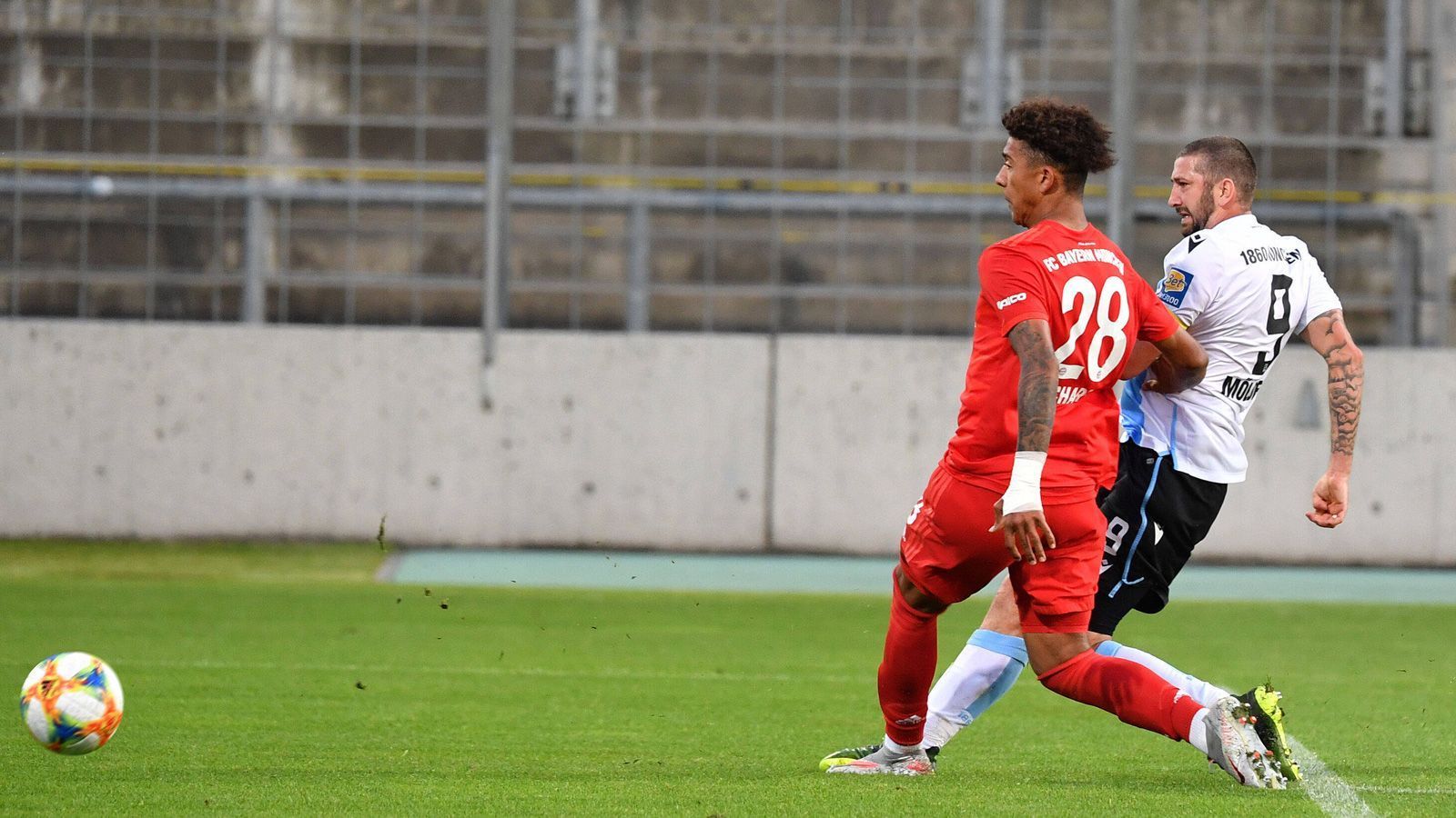 
                <strong>Münchner Derby: FC Bayern II vs. 1860 München</strong><br>
                Es scheint so! In der 34. Minute zieht Sascha Mölders von Strafraumgrenze ab, Richards kommt zu spät. 1:0 für die Löwen!
              